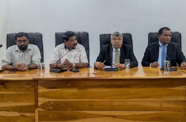 காணாமல் ஆக்கப்பட்டோரின் உறவினர்களுடன் நீதி அமைச்சர் யாழில் சந்திப்பு நடத்தினார்.