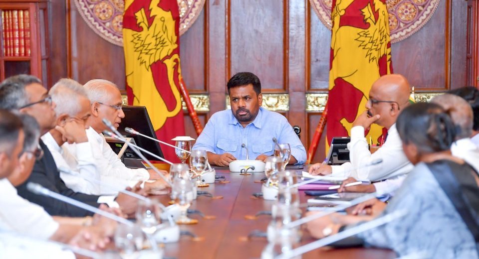 ஜனாதிபதி அநுர குமார திசாநாயக்கவிற்கும் இலங்கை கிரிக்கெட் மறுசீரமைப்புக் குழுவிற்கும் இடையிலான சந்திப்பொன்று இன்று (27) பிற்பகல் ஜனாதிபதி அலுவலகத்தில் நடைபெற்றது.