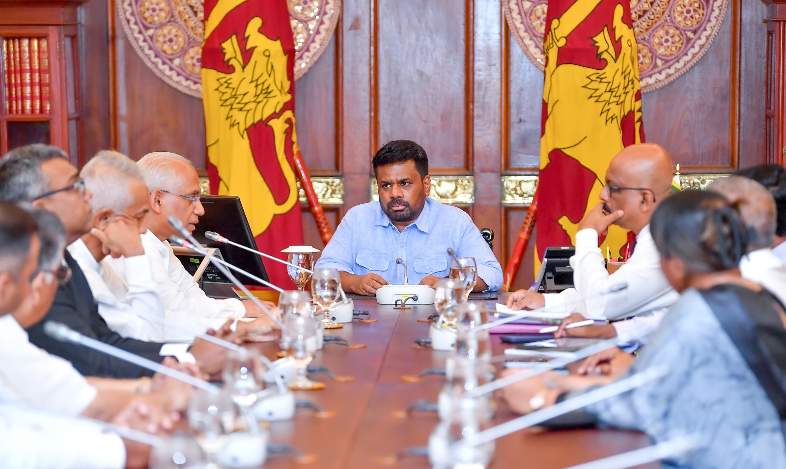 ஜனாதிபதி அநுர குமார திசாநாயக்கவிற்கும் இலங்கை கிரிக்கெட் மறுசீரமைப்புக் குழுவிற்கும் இடையிலான சந்திப்பொன்று இன்று (27) பிற்பகல் ஜனாதிபதி அலுவலகத்தில் நடைபெற்றது.