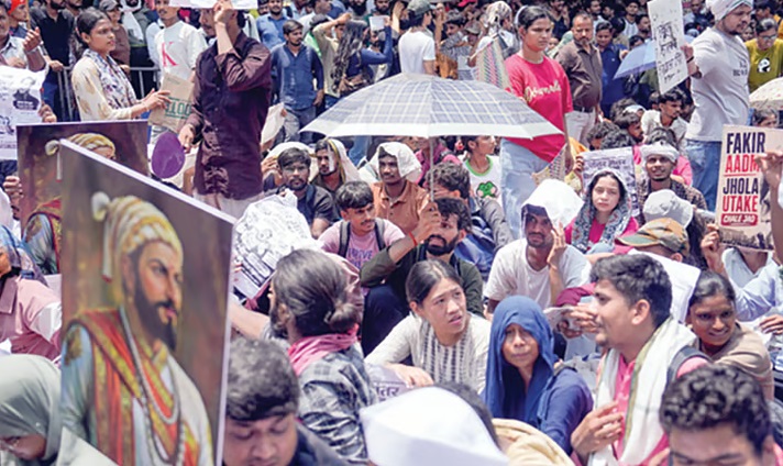 நீட் வினாத்தாள் கசிவு விவகாரத்தில் மத்திய கல்வி அமைச்சர் தர்மேந்திர பிரதான் பதவி விலகக் கோரி, கரப்பான் பூச்சி கட்சியினர் சிஜேபி (CJP) கட்சியினர் கடந்த ஜூன் 28-ஆம் திகதி முதல் டெல்லி ஜந்தர் மந்தரில் போராட்டத்தில் ஈடுபட்டு வருகின்றனர்.