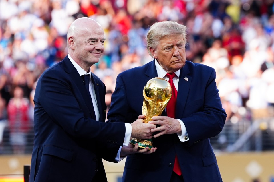 FIFA உலகக் கோப்பையைத் தனியார் முதலீட்டாளர்களுக்கு விற்பனை செய்வதற்கான முன்மொழிவு கைவிடப்படாவிட்டால், உலகக் கோப்பை உட்பட அனைத்து FIFA போட்டிகளையும் புறக்கணிக்க ஐரோப்பிய கால்பந்து கூட்டமைப்பான (UEFA) தீர்மானித்துள்ளது.
