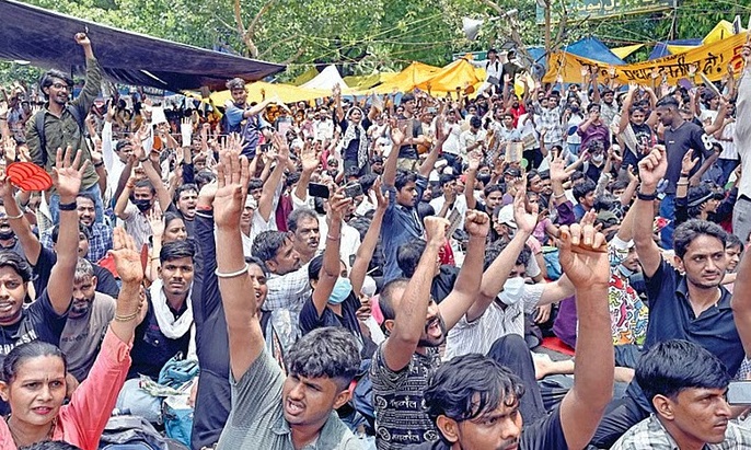 நீட் வினாத்தாள் கசிவு சம்பவங்களைத் தடுக்க, கடுமையான தண்டனைகளை உறுதி செய்யும் புதிய வரைவுச் சட்டம் குறித்து இன்று (ஜூலை 24) நடைபெறும் மத்திய அமைச்சரவைக் கூட்டத்தில் விவாதிக்கப்படும் என்று பிரதமர் நரேந்திர மோடி அறிவித்துள்ளார்.