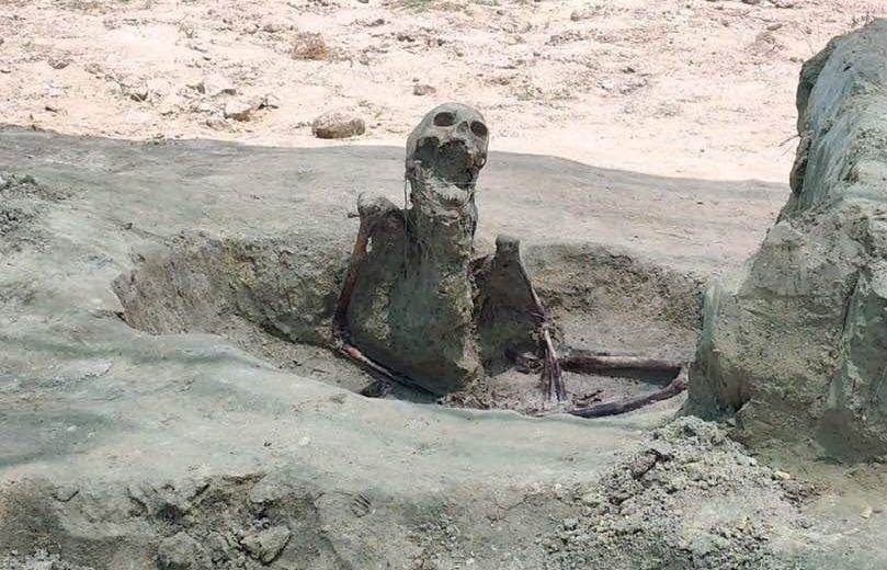 யாழ்ப்பாணம், செம்மணி, சித்துப்பாத்தி மனிதப் புதைகுழியின், மூன்றாம் கட்ட அகழ்வுப் பணிகளின் 38 ஆவது நாளான இன்று 08 மனித எலும்புக்கூடுகள் அடையாளம் காணப்பட்டுள்ளன.