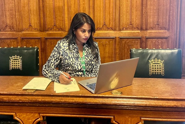 Stratford and Bow தொகுதியின் லேபர் கட்சி நாடாளுமன்ற உறுப்பினரான உமா குமரன், வெளியுறவுத் துறையின் ராஜாங்க அமைச்சராகவும் (junior Foreign Office minister) உதவி கொறடாவாகவும் ஆகவும் (Assistant Whip) நியமிக்கப்பட்டுள்ளார்.