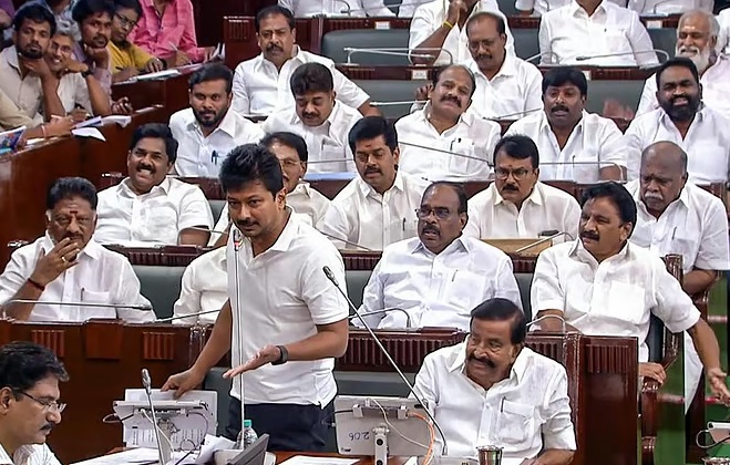 “தமிழக அரசு கடும் நிதி நெருக்கடியில் இருப்பதாக முதல்வர் விஜய் கூறி வருவதால், திமுக தலைவர் ஸ்டாலின் அறிவுறுத்தலின் பேரில் திமுகவை சேர்ந்த 59 எம்எல்ஏக்களும் அரசு வழங்கும் கார்களை பெற மாட்டோம்.” என்று சட்டப்பேரவை எதிர்க்கட்சித் தலைவர் உதயநிதி ஸ்டாலின் அறிவித்தார்.