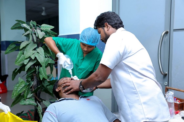 யாழில்ஆலயத் திருவிழாவில் அதிகளவு ஒளி காரணமாக கண் பாதிப்பு: 157 பேர் வைத்தியசாலையில் அனுமதி