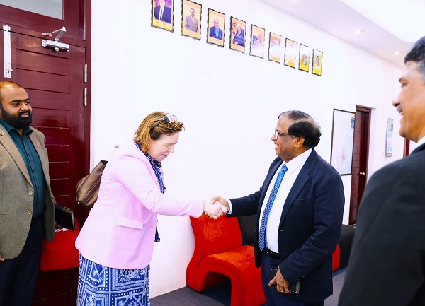 புலம்பெயர் தமிழர்கள் அச்சமின்றி தாயகம் திரும்பலாம்: கனடா தூதுவரிடம் ஆளுநர் சுட்டிக்காட்டு