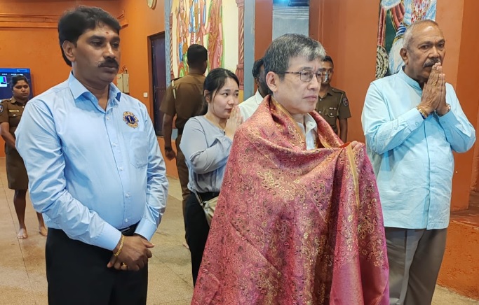வரலாற்றுச் சிறப்புமிக்க நுவரெலியா, சீதாஎலிய சீதையம்மன் ஆலயத்திற்குச் விஜயம் செய்த இலங்கைகான ஜப்பான் தூதுவர் அகிடோ இசமாதோ (Akito Isomato), இன்று பிற்பகல் 3.00 மணியளவில் விசேட பூஜை வழிபாடுகளில் கலந்துகொண்டார்.