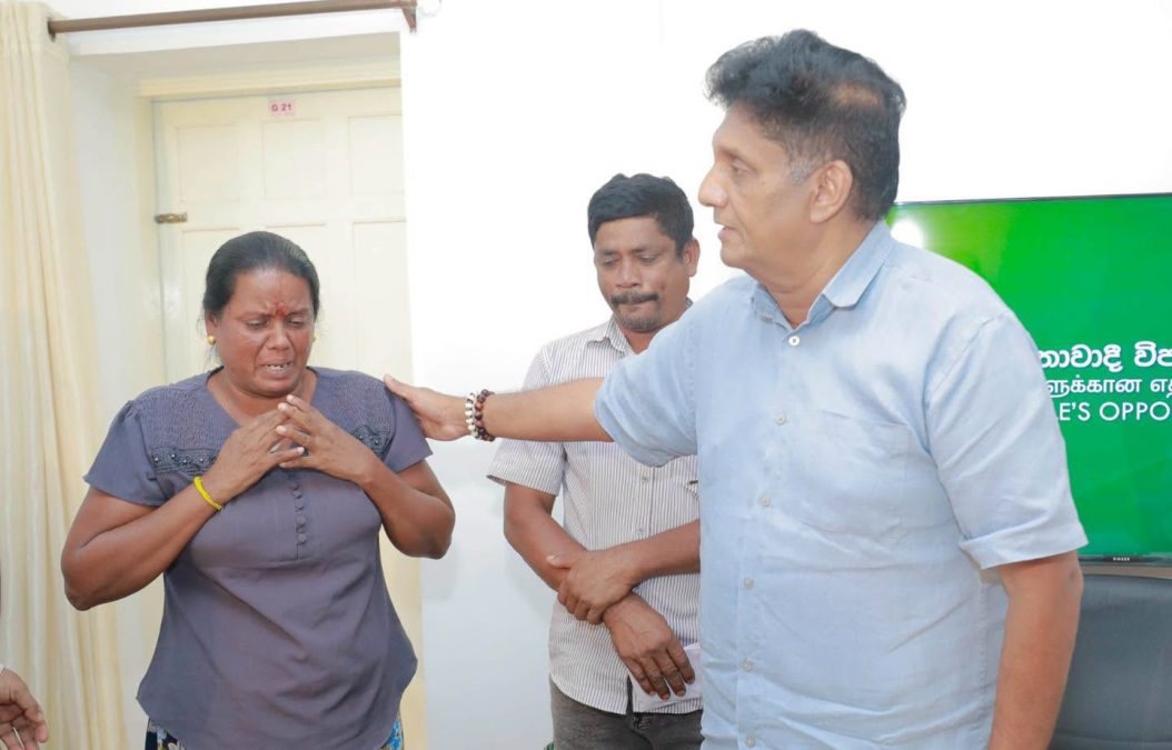 சவூதி அரேபரியாவில் மரண தண்டனை விதிக்கப்பட்டுள்ள் சிவராஜா அனோஜனின் விடுதலைக்காக முன்னெடுக்கப்பட வேண்டிய அனைத்து முயற்சிகளை மேற்கொள்வேன் என்று எதிர்க்கட்சி தலைவர் சஜித் பிரேமதாச உறுதியளித்துள்ளார்.