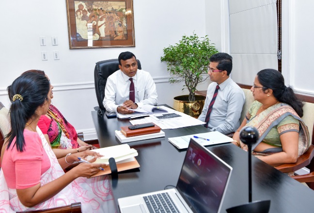 கிழக்கு மாகாண காணிகளைப் பாதுகாப்பதற்காக நியமிக்கப்பட்ட குழு, ஜனாதிபதி பணிக்குழாம் பிரதானி பிரபாத் சந்திரகீர்த்தியின் தலைமையில் நேற்று (16) பிற்பகல் ஜனாதிபதி அலுவலகத்தில் இரண்டாவது தடவையாகவும் கூடியது.
