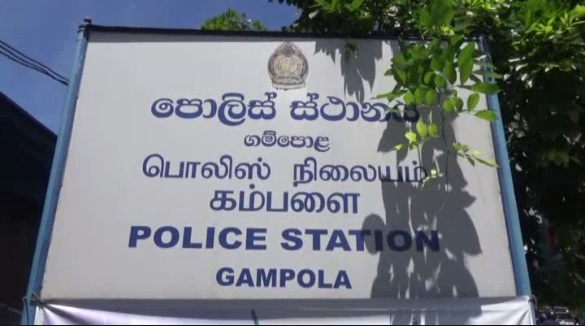 இலங்கையில் இருந்தபடி, துபாயில் வேலை செய்யும் இளைஞர்களுக்கு போதைப்பொருள் விநியோகித்தார் என சந்தேகிக்கப்படும் 26 வயது இளைஞர் ஒருவரை கம்பளை பொலிஸார் நேற்று (27) கைது செய்துள்ளனர்.