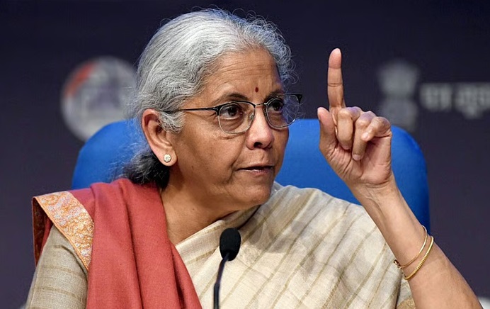 ரஷ்யாவிடமிருந்து கச்சா எண்ணெய் வாங்குவதை இந்தியா உடனடியாக நிறுத்த முடியாது என்று மத்திய நிதி அமைச்சர் நிர்மலா சீதாராமன் தெரிவித்துள்ளார்.
