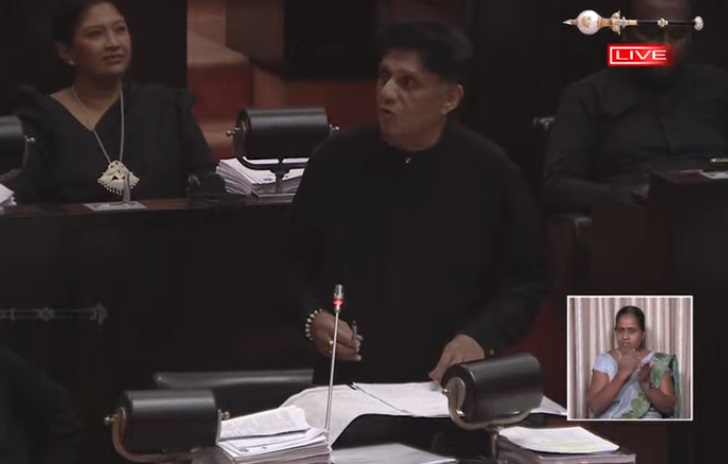 அரசியலமைப்பின் 22 ஆவது திருத்தச்சட்டமூலம் ஜனநாயகத்தக்கு விரோதமானது. எனவே, இறுதி நேரத்திலாவது அதனை மீளப்பெறுவதற்கு அரசாங்கம் நடவடிக்கை எடுக்க வேண்டும் என்று எதிர்க்கட்சி தலைவர் சஜித் பிரேமதாச வலியுறுத்தினார்.