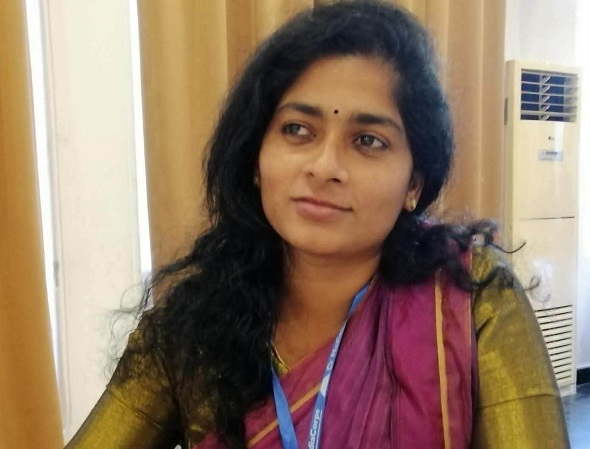 வவுனியா - கோவில்குளம் இந்துக் கல்லூரி ஆசிரியரும், கலை இலக்கிய ஆர்வலருமான செல்வி வனிதா சேனாதிராஜா (வயது 41) பொலனறுவை, மின்னேரியா பகுதியில் இன்று சடலமாக மீட்கப்பட்டுள்ளார்.