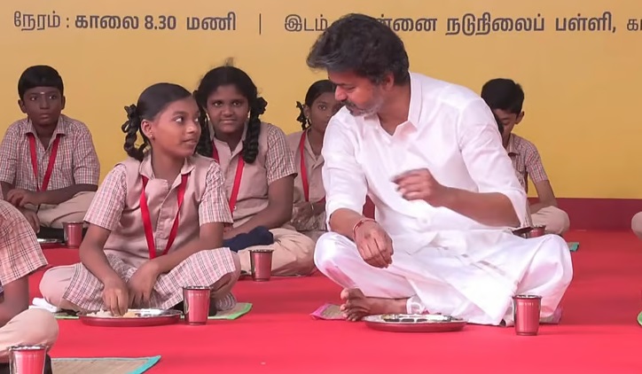 தமிழகத்தில் அரச பாடசாலைகளில் 6 முதல் 8-ம் வகுப்பு வரை பயிலும் நடுநிலைப்பள்ளி மாணவர்களுக்கான பெருந்தலைவர் காமராஜர் காலை உணவுத் திட்ட விரிவாக்கத்தை முதல்வர் விஜய் சென்னையில் இன்று தொடங்கி வைத்தார்.