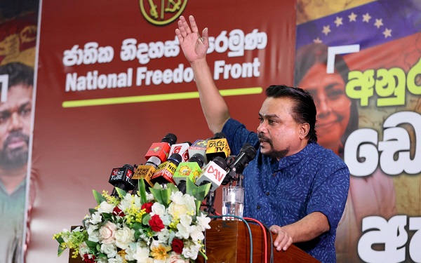 வடக்கில் பௌத்த தலங்கள் இந்து மயப்படுத்தப்பட்டுவருவதாகவும், திலீபனின் நினைவேந்தல் நிகழ்வில் பாடசாலை மாணவர்களும் பங்கேற்கும் நிலை உருவாகியுள்ளதாகவும் தேசிய சுதந்திர முன்னணியின் தலைவர் விமல் வீரவன்ச குற்றஞ்சாட்டியுள்ளார்.