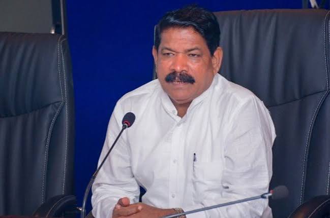 இலங்கை– இந்திய மீனவர் பிரச்சினை தொடர்பான பேச்சுவார்த்தை 25.09.2026 நாளை இந்தியாவில் நடைபெறவிருந்த நிலையில், இந்தியத் தரப்பில் ஏற்பட்ட தவிர்க்க முடியாத காரணங்களினால் குறித்த பேச்சுவார்த்தை பிற்போடப்பட்டுள்ளதாக கடற்றொழில், நீரியல் மற்றும் கடல்வளங்கள் அமைச்சு தெரிவித்துள்ளது.