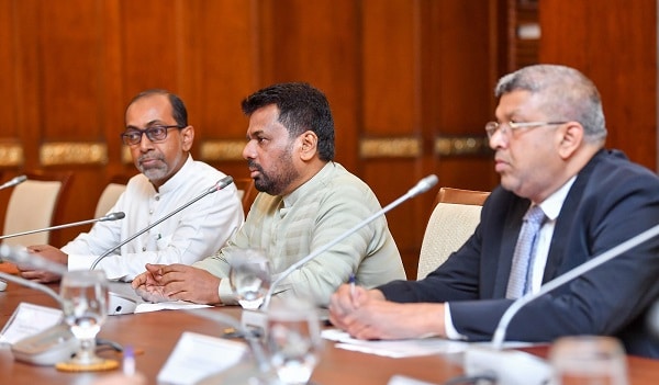 பிக்குமார் சிறைச்சாலைகளுக்குள் தடுத்து வைக்கப்பட்டுள்ள விதம் மற்றும் சிறைச்சாலைகளிலிருந்து வெளியே அழைத்துச் செல்லப்படும் முறை தொடர்பில் காணப்படும் சட்டங்களைத் திருத்தி, புதிய நிலையான கட்டளைகளையும் ஒழுங்குவிதிகளையும் சமர்ப்பிப்பதற்காக ஒரு குழு நியமிக்கப்படும் என ஜனாதிபதி அநுர குமார திசாநாயக்க தெரிவித்தார்.