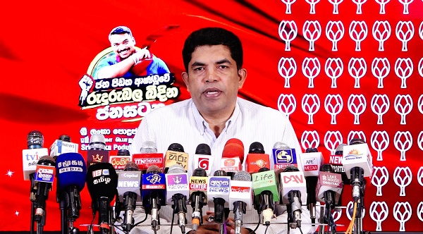 நாமல் ராஜபக்ச சிறையில் இருந்தாலும் கட்சியை வழிநடத்துவதற்குரிய ஆலோசனைகளை அவர் வழங்கிவருகின்றார். எனவே, எமது கட்சி ஒருபோதும் வீழ்ச்சியடையாது என்று ஸ்ரீலங்கா பொதுஜன பெரமுன கட்சியின் உறுப்பினரான முன்னாள் இராஜாங்க அமைச்சர் சாந்த பண்டார தெரிவித்தார்.