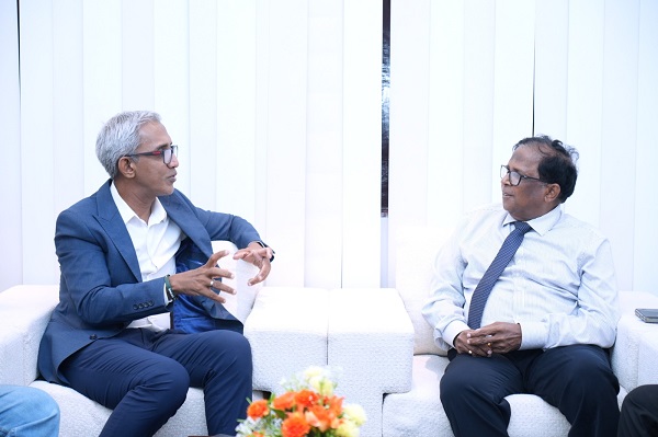 வடக்கு மாகாணத்தில் கைத்தொழில் துறையை மேம்படுத்தும் நோக்கில், கிளிநொச்சி, மன்னார் மற்றும் முல்லைத்தீவு மாவட்டங்களில் புதிய கைத்தொழிற்பேட்டைகளை அமைப்பதற்கான காணிகளை அடையாளம் காணும் பணி மாவட்ட செயலர்கள் ஊடாக ஆரம்பிக்கப்பட்டுள்ளது என்று வடக்கு மாகாண ஆளுநர் நா.வேதநாயகன் தெரிவித்தார்.