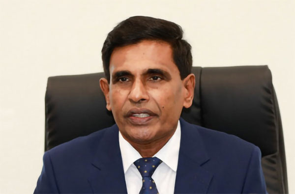 இலங்கை காவல்துறைக்கான புதிய சீருடையை அறிமுகப்படுத்துவது குறித்து சீனாவுடன் பேச்சு நடத்தி வருவதாக பொதுப் பாதுகாப்பு அமைச்சு ஆனந்த விஜேபால தெரிவித்தார்.