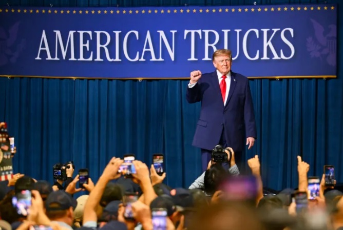 ஈரான்மீதான் போர் காரணமாக சர்வதேச சந்தையில் எரிபொருள் விலைகள் கடுமையாக உயர்ந்து வரும் நிலையில், தமது அவசரகால இருப்பில் இருந்து 10 கோடி (100 மில்லியன்) பீப்பாய்கள் கச்சா எண்ணெயை விடுவிக்கவுள்ளதாக G7 நாடுகள் அறிவித்துள்ளன.