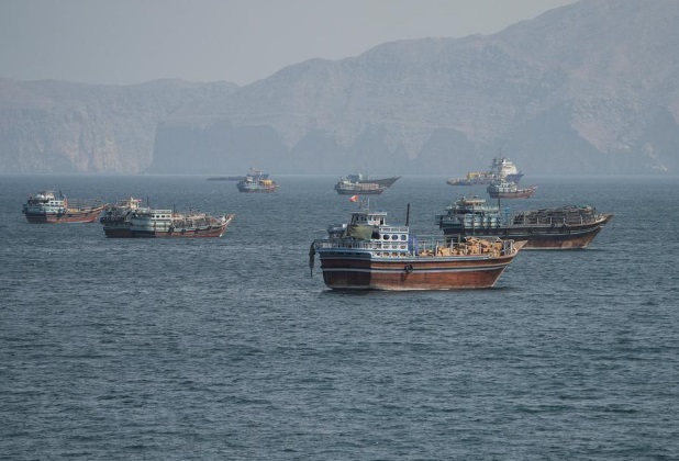 ஹோர்முஸ் நீரிணை (Strait of Hormuz) கடல் பகுதியில் குவைத் நாட்டின் கொடியுடன் சென்ற 'எம்.டி. காசிமா III' (MT Kazimah III) என்ற எண்ணெய் ஏற்றிச் செல்லும் கப்பல் மீது ஏவுகணை அல்லது வெடிபொருள் (projectile) தாக்கியதில், அதில் பயணித்த 5 இந்திய பிரஜைகள் பாதுகாப்பாக மீட்கப்பட்டு கரைக்குக் கொண்டு வரப்பட்டுள்ளதாக ஓமனில் உள்ள இந்தியத் தூதரகம் தெரிவித்துள்ளது.