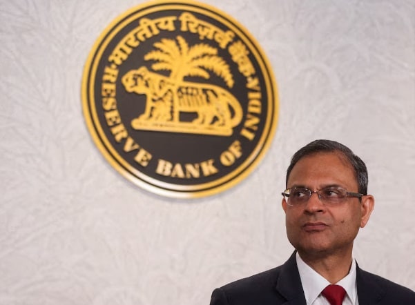 அதிகரித்து வரும் பணவீக்கம் மற்றும் வலுவான பொருளாதார வளர்ச்சியை எதிர்கொள்ளும் வகையில், இந்திய மத்திய வங்கி (RBI) புதன்கிழமை தனது முக்கிய வட்டி விகிதமான 'ரிப்போ விகிதத்தை' (Repo Rate) 25 அடிப்படைப் புள்ளிகள் உயர்த்தியது.