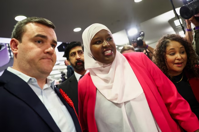பிரித்தானிய பிரதமர் ஆண்டி பர்ன்ஹாமிற்கு (Andy Burnham) பலம் சேர்க்கும் வகையில், முன்னாள் பிரதமர் கெய்ர் ஸ்டார்மர் (Keir Starmer) ராஜினாமா செய்த நாடாளுமன்றத் தொகுதிக்கான இடைத்தேர்தலில் தொழிற்கட்சி (Labour Party) இடதுசாரி பசுமைக் கட்சியின் (Green Party) சவாலை முறியடித்து அபார வெற்றி பெற்றுள்ளது.