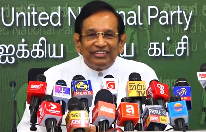 இலங்கை - இந்திய அமைதி ஒப்பந்தத்தில் கையொப்பமிடுவதற்காக இந்தியாவின் முன்னாள் பிரதமர் ராஜீவ் காந்தி இலங்கை வந்திருந்தவேளை, அணிவகுப்பு மரியாதையின் போது அவர் மீது தாக்குதல் நடத்தப்பட்டது. 
