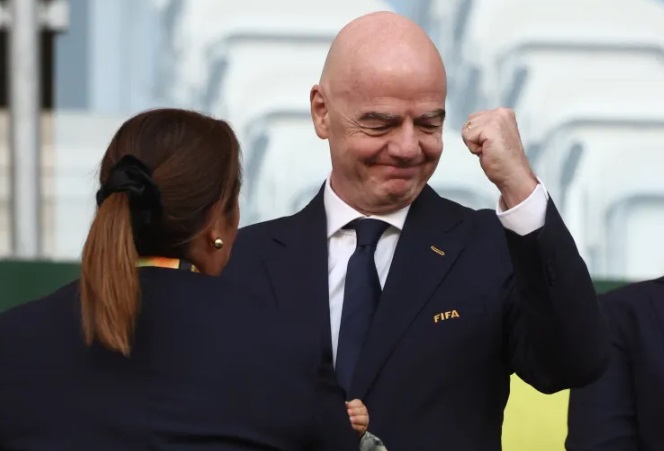 வியாழக்கிழமை நடைபெற்ற FIFA நிர்வாகக் குழுவின் முக்கியமான கூட்டத்தில், தனது தீவிர விமர்சகர்களிடம் Gianni Infantino மன்னிப்பு கோரியுள்ளார்.